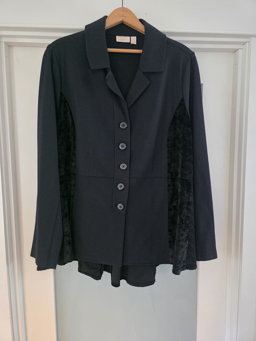 Lori Goldstein. Black Button Down Blazer